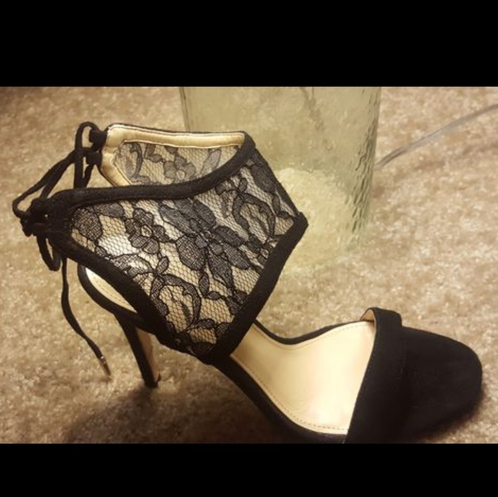 Ivanka Trump black heels